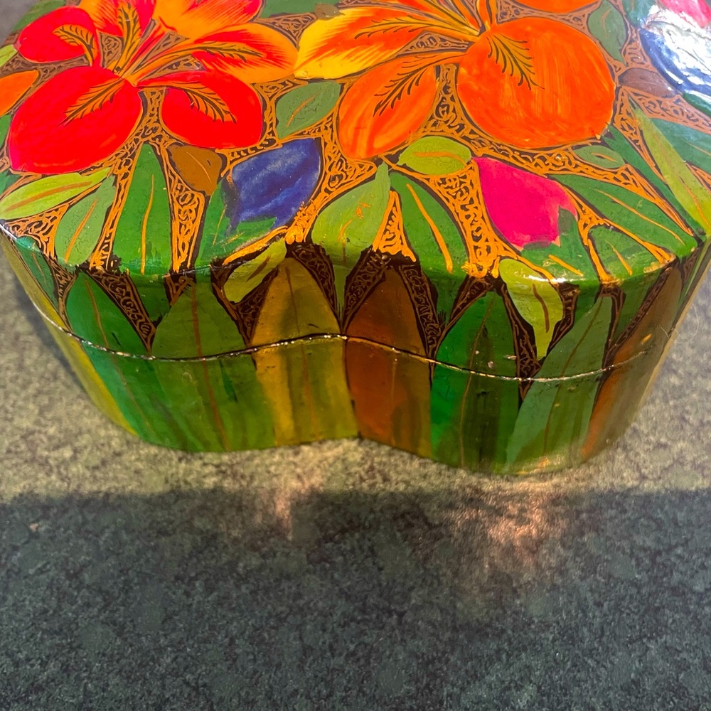 Heart ♥️ Shaped Floral Wood Box - Picture 6 of 7